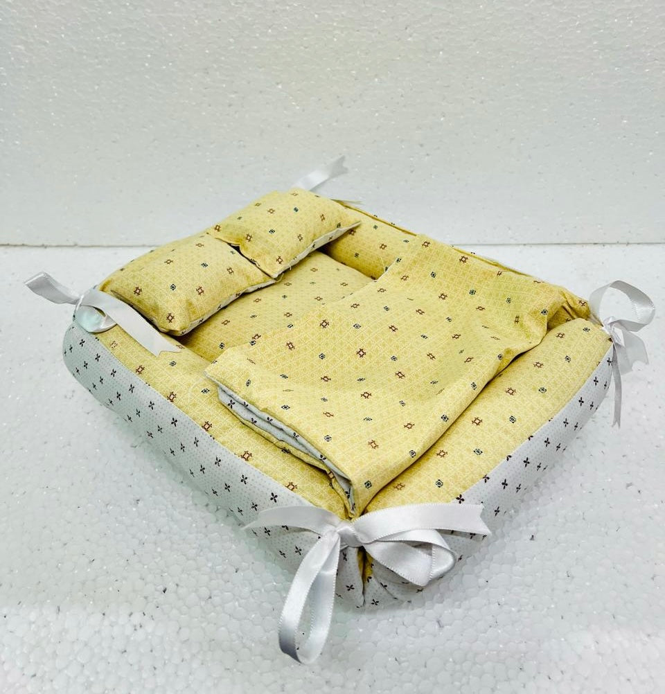 Laddu gopal summer premium Quality Square Bed/Bister With Pillow and Blanket ( random colour and print ) [Size 0 to 6 ]